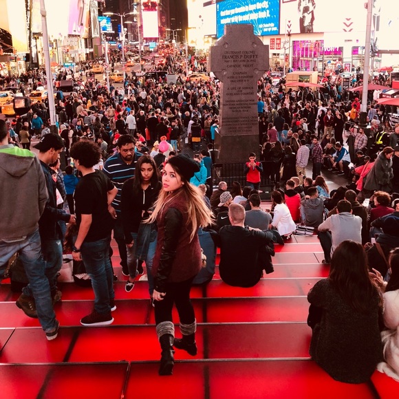 Meet your Posher, Laura - Picture 6 of 8